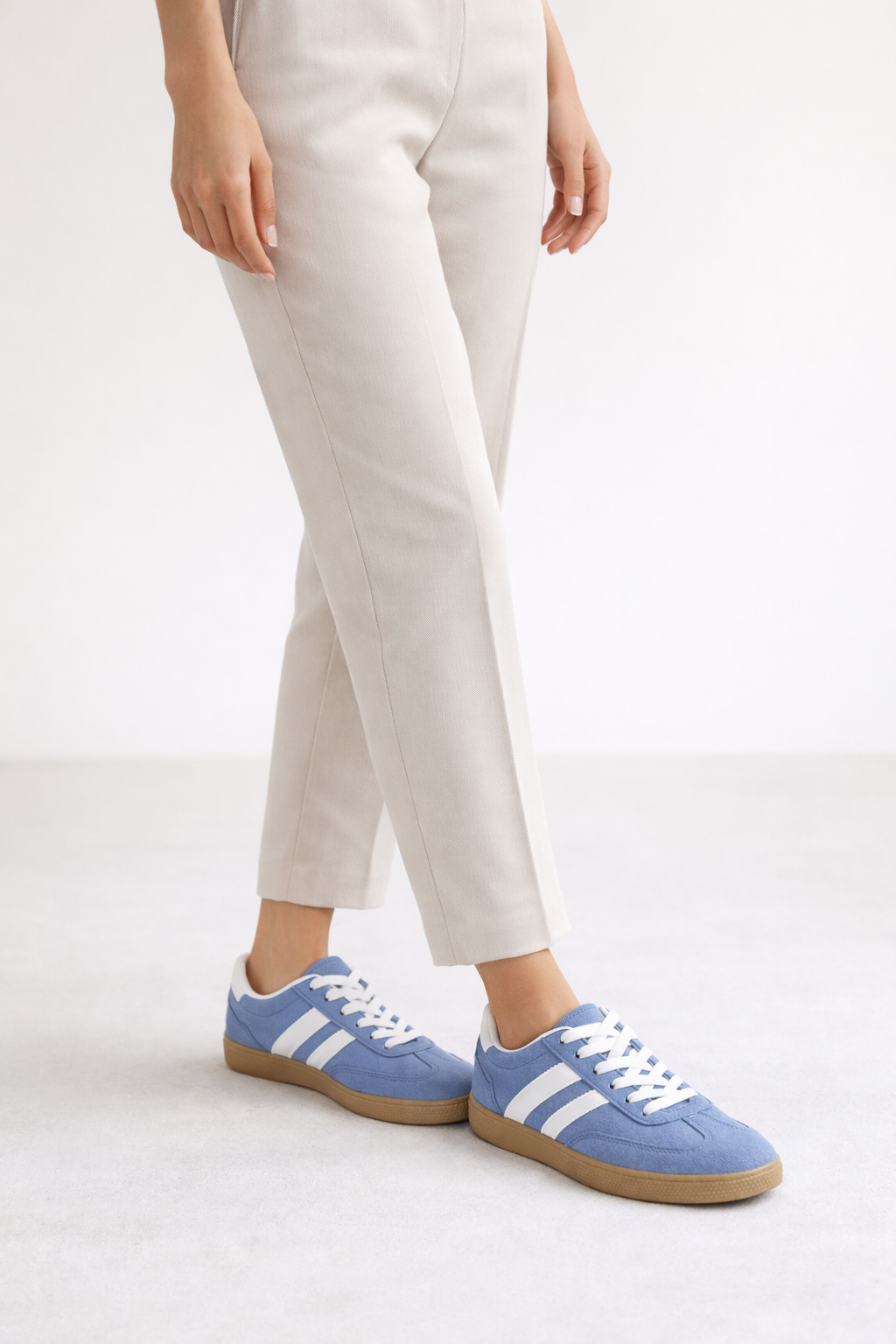 Zapatillas Mujer Azul Cielo Efecto Ante con Suela Caramelo – Estilo Casual Urbano