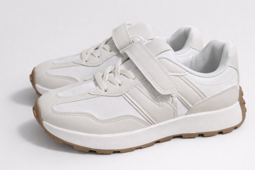 Zapatillas deportivas de niño blancas con velcro, cordones, suela antideslizante y diseño combinable