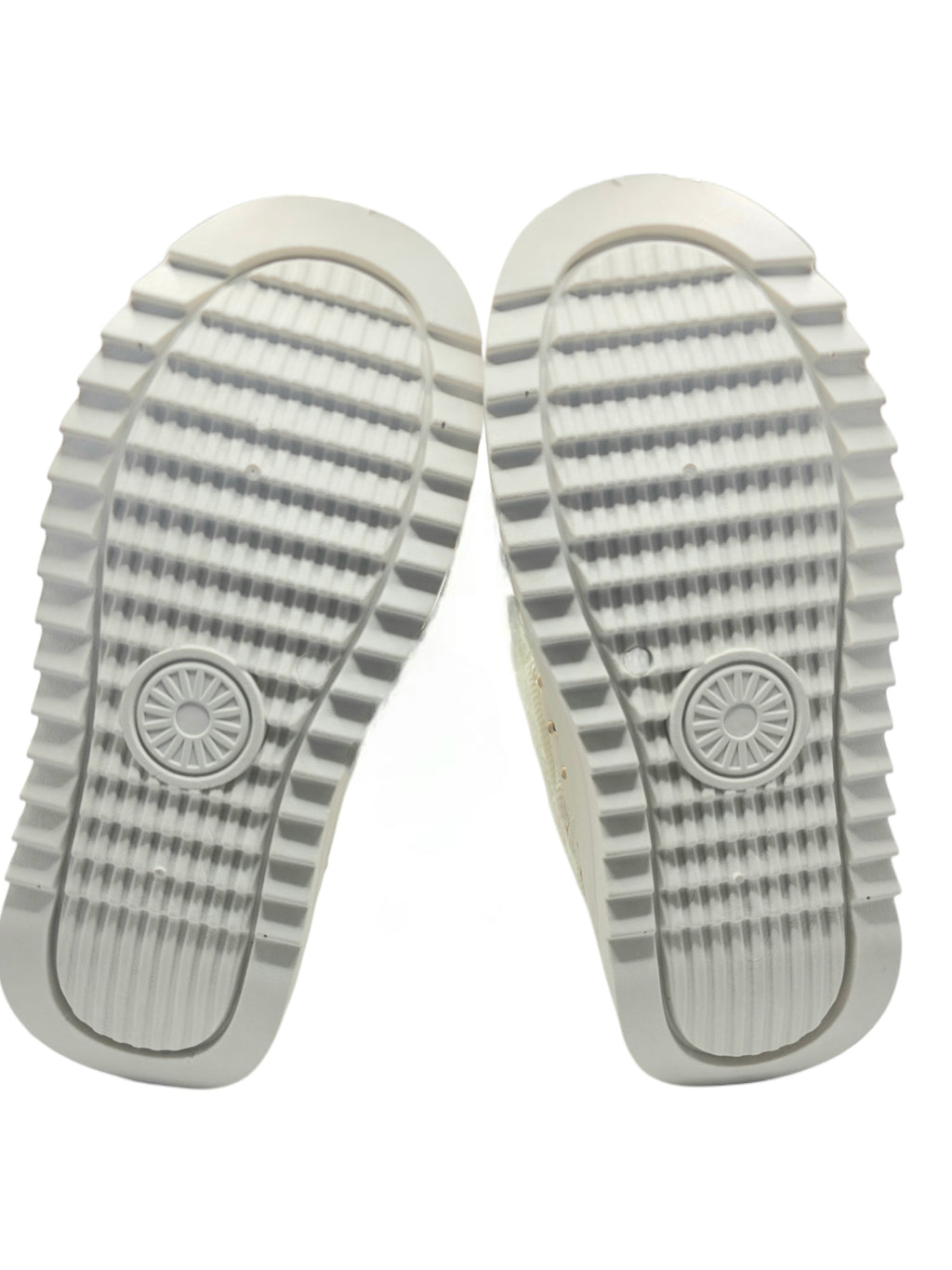 Botas Blancas Forradas de Pelo con Plataforma y Tachuelas – Invierno & Nieve